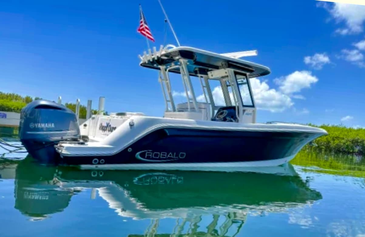 2021 Robalo R272 - Adonai Yachts International