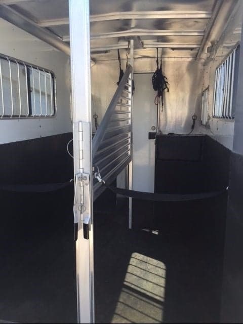 2002 Featherlite 9409 2 Horse Straight Load