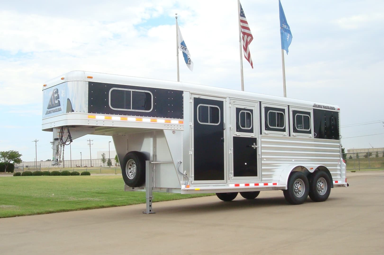 Gooseneck Mustang Horse Trailer | Elite Custom Aluminum Horse and Stock ...