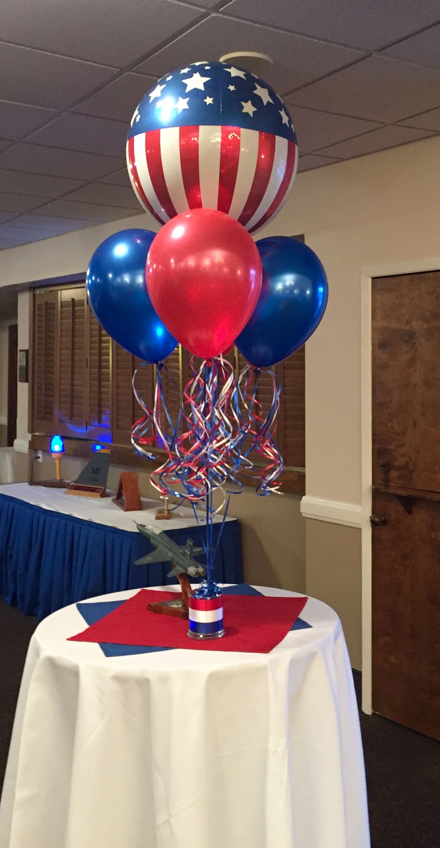 Patriotic Balloon Centerpiece | Patriotic centerpieces, 4th of july ...
