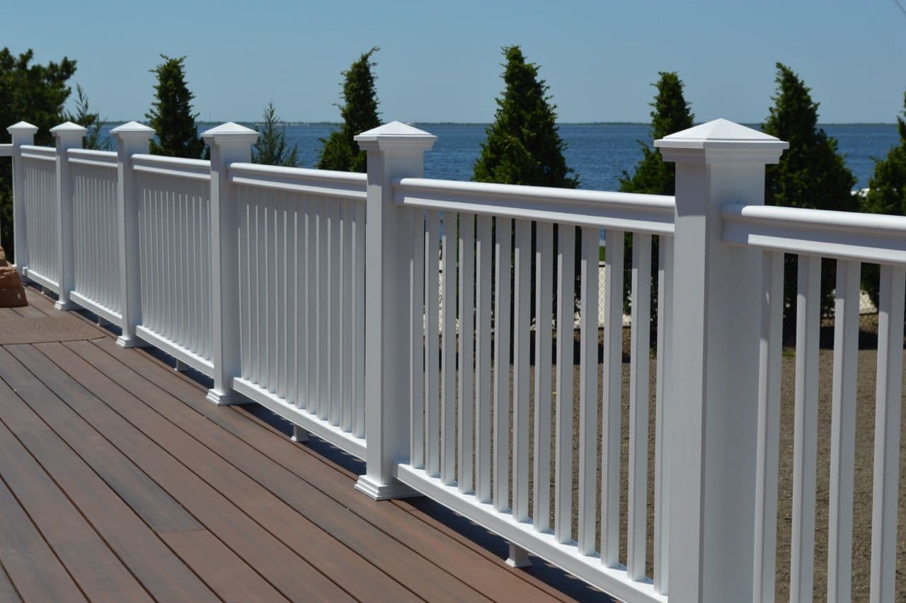 Fiberon 'Symmetry' Matte White Railing with Square Balusters