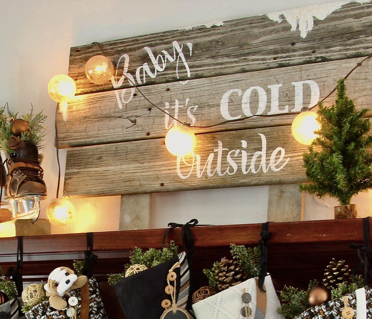 Make A Christmas Sign from Reclaimed Wood - South House Designs