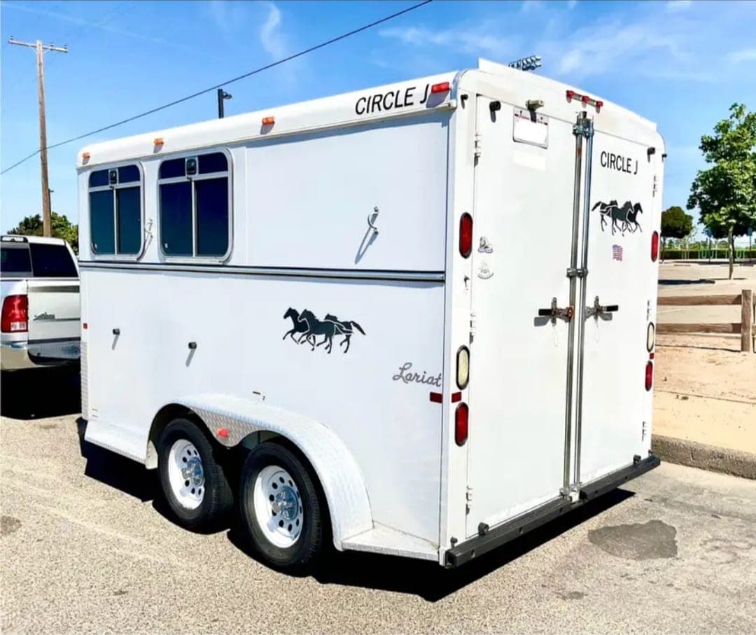 2007 Circle J 2 Horse Trailer Slant Load - Au Containers