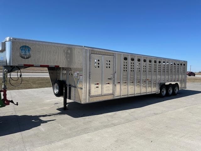2025 Merritt Equipment Cattle Baron 32ft x 8ft Triple 8k axles Aluminum ...