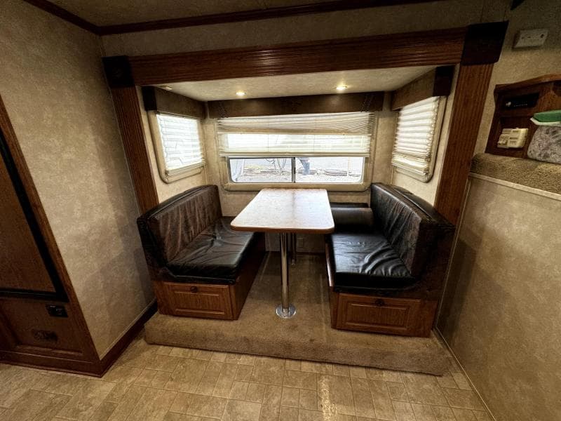 2008 Circle J Trailers 4 Horse Living Quarters Horse & Livestock in ...