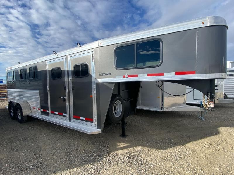 Logan Coach Horse Trailers: The Ultimate Guide for Equine Enthusiasts ...