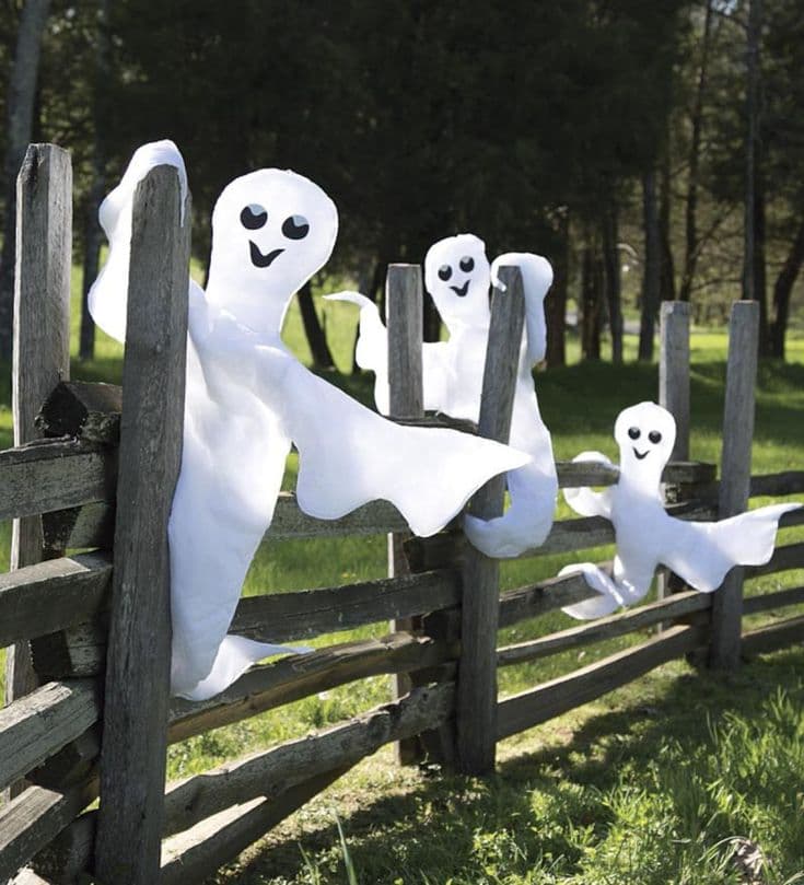 30+ Spooky Ideas to Decorate Front Gate and Fence for Halloween ...