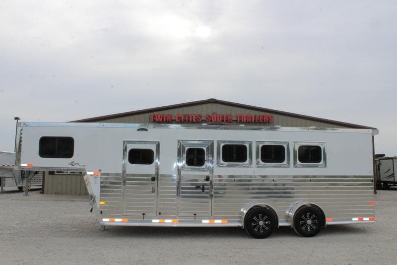 Used Sundowner Horse Trailers