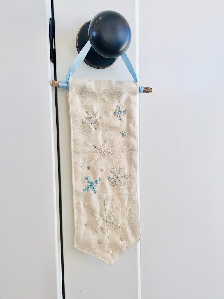 How To Make A Snowflake Door Hanger (DIY Winter Decor)